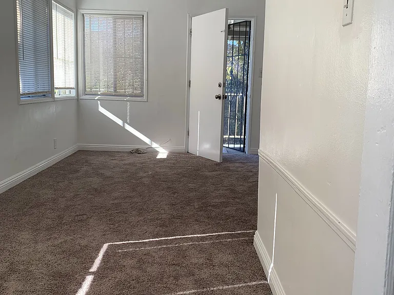 4137 Chevy Chase Dr — Photo 9