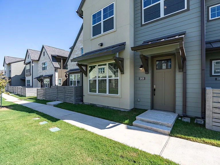 Escalon Townhomes — Photo 33