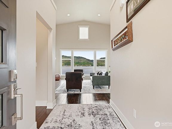 4th image of 112 Mayer Drive