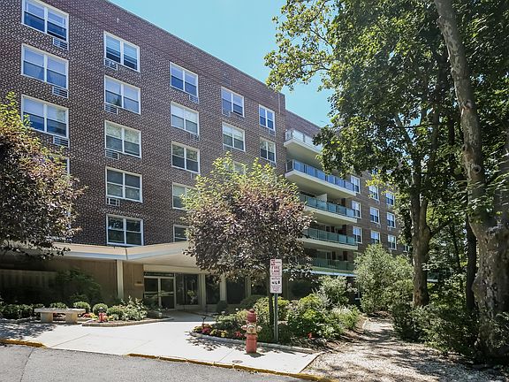 2nd image of 222 Martling Ave APT 2H