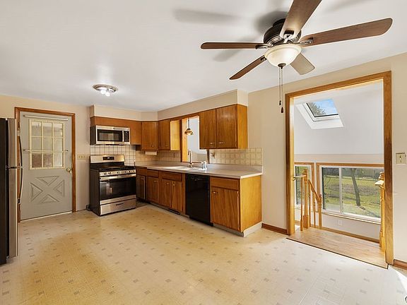 5th image of 6098 Lakeshore Rd