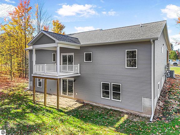 4th image of 1373 Nightingale Ln