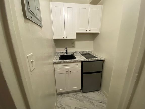 4th image of 50 W 72nd St APT 307