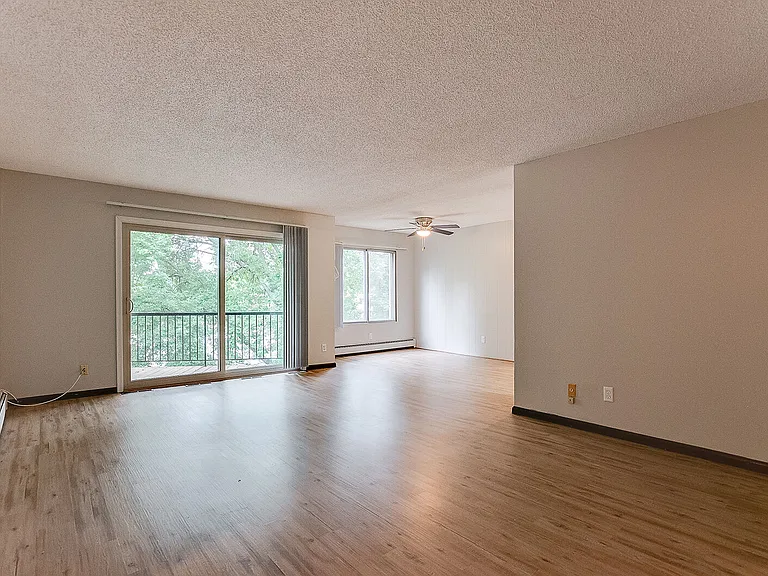 Caravelle Apartments — Photo 11
