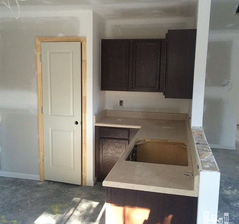 2nd image of 9399 Lyn Marie Dr NE