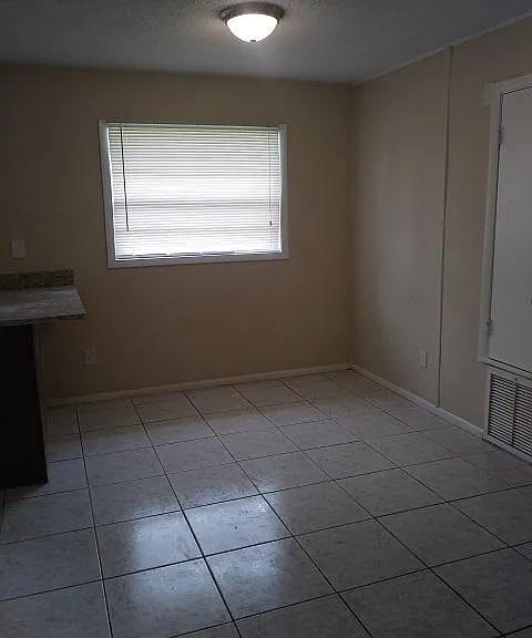 129 Alder Ave — Photo 8