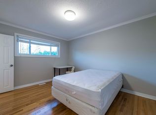 107 Hilliard Ave #A, Ottawa, ON K2E6C5