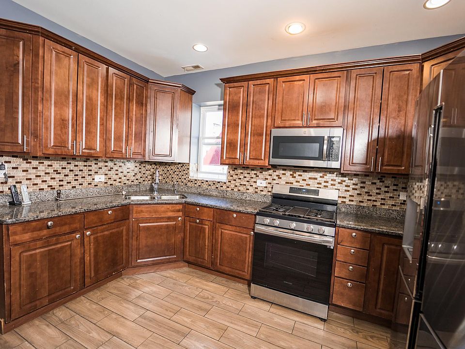 1st image of 2943 W Montrose Ave #1