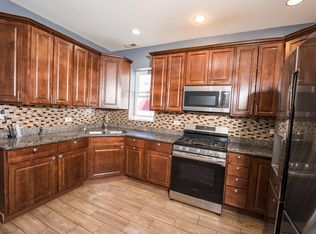 2943 W Montrose Ave #1, Chicago, IL 60618