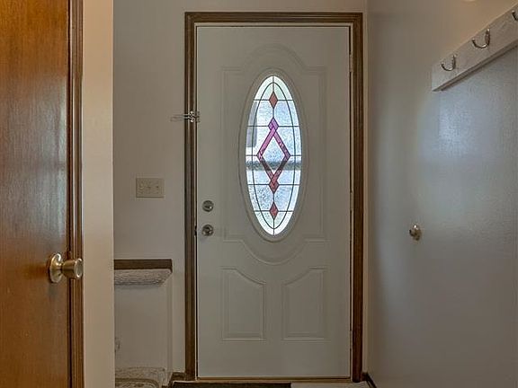 3rd image of 14717 Elm St