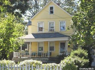 88 Steamboat Rd, Great Neck, NY 11024