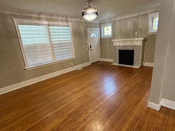4th image of 4992 Tholozan Ave #4992