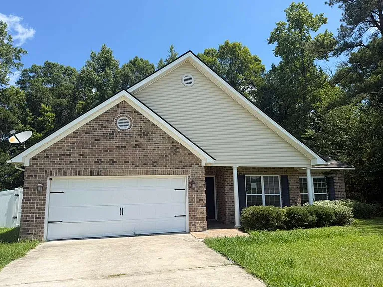 900 Rachel Ln — Photo 1