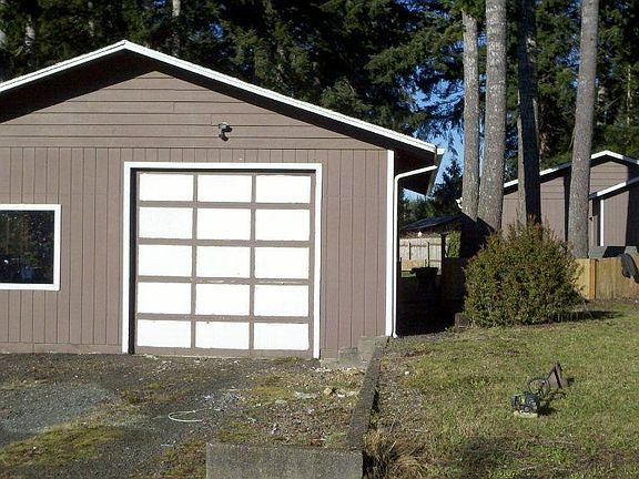 2nd image of 291 SE Evergreen Dr