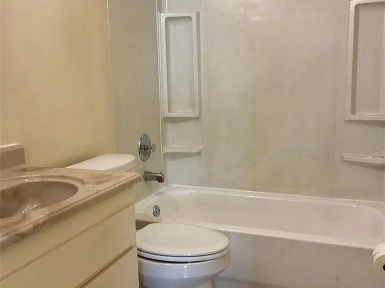 1423 Andalusia Blvd — Photo 8