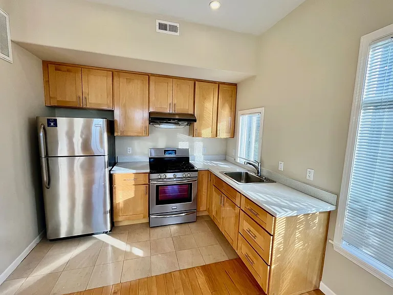7829 Geary Blvd #4 — Photo 3