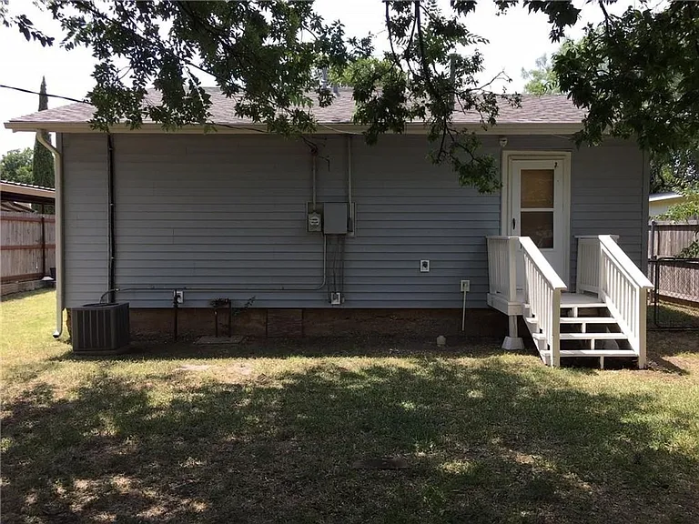 619 Poplar St — Photo 19