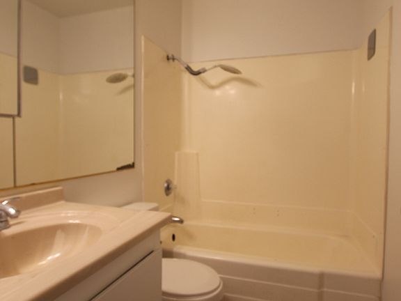 5th image of 1321 E Fairgrove Ave