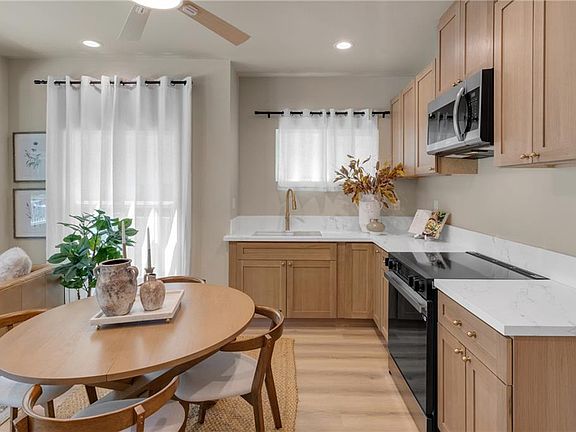 4th image of 1123 E Ocean Blvd #A