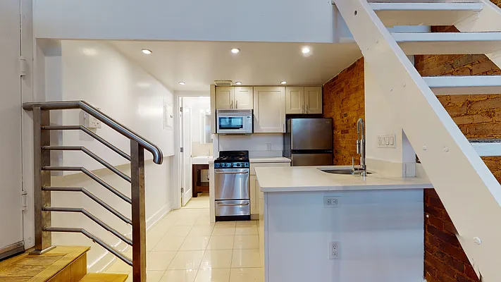 Rented by Bond New York | media 23