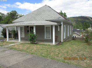 1566 SE Main St, Roseburg, OR 97470