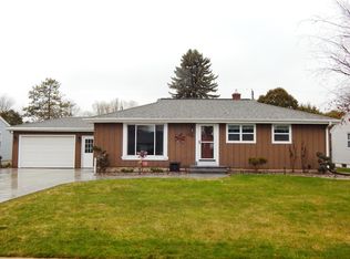 2460 Robin Ln, Green Bay, WI 54303