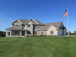 4288 S Woodcrest Ridge Dr, West Bend, WI 53095