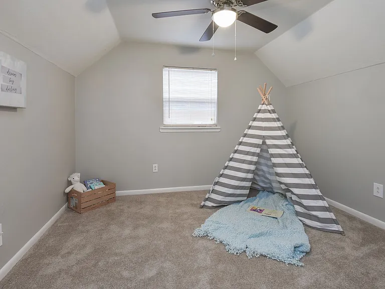 1423 Goldfinch Ln — Photo 26