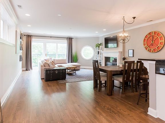 Open kitchen / living room 