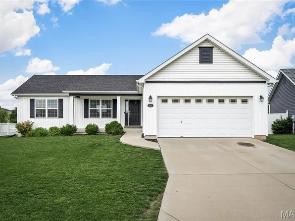 829 Warrior Ridge Dr, Warrenton, MO 63383