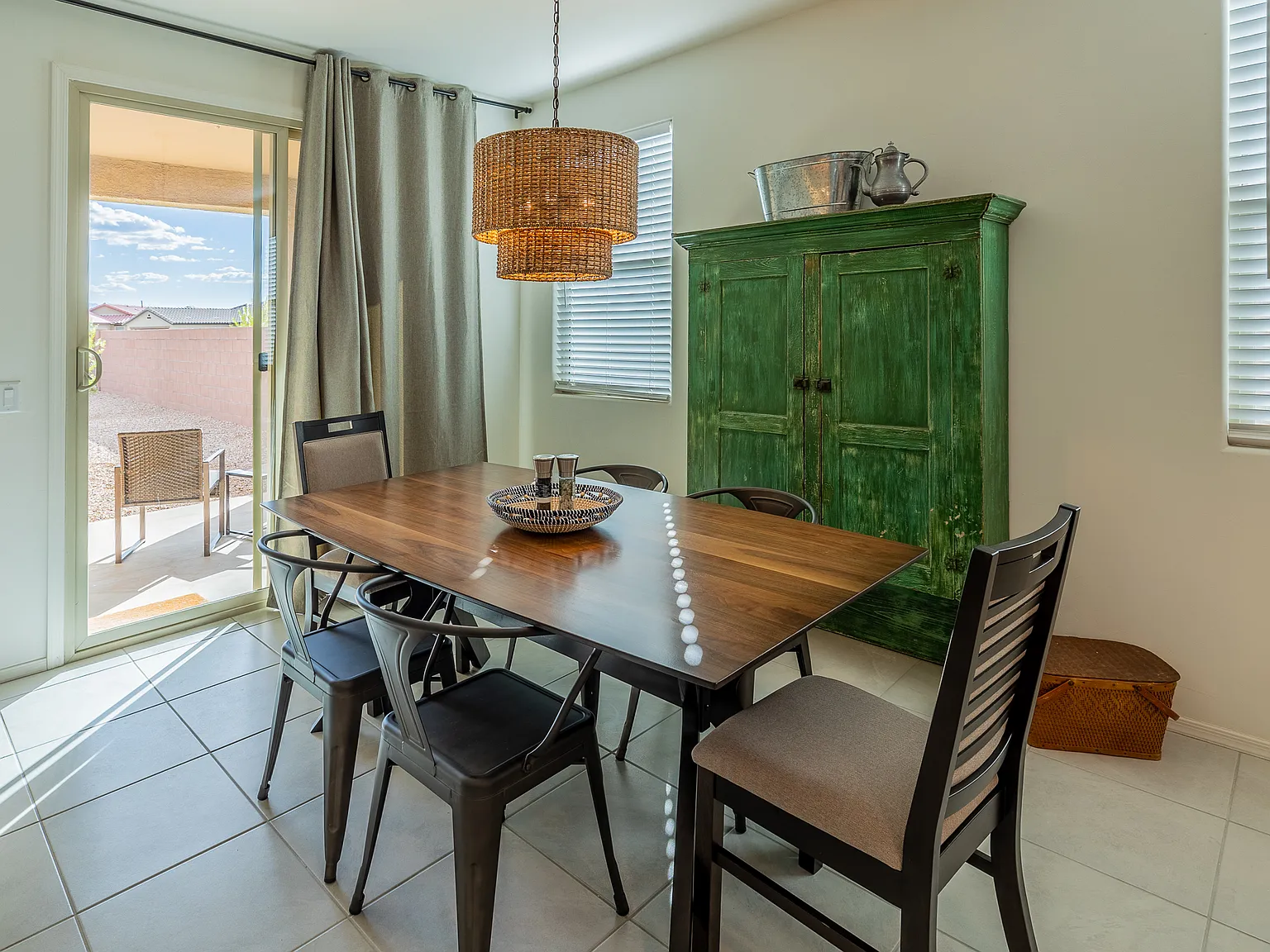 3 bed, 1745 sqft, $3,200 — Photo 4