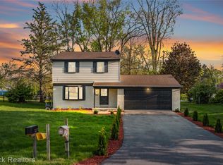 1874 Hopkins Dr, Wixom, MI 48393