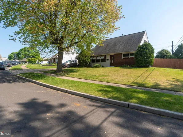 6 Valor Ln, Levittown, PA 19054