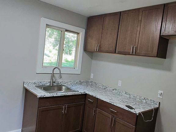 4th image of 7-17 W Bank Rd