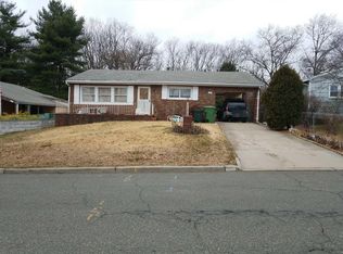 113 Kendall Dr, Parlin, NJ 08859