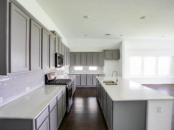 4th image of 105 Coronella Dr