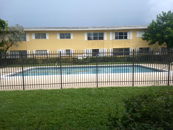 2nd image of 430 SE 2nd Ave APT E4
