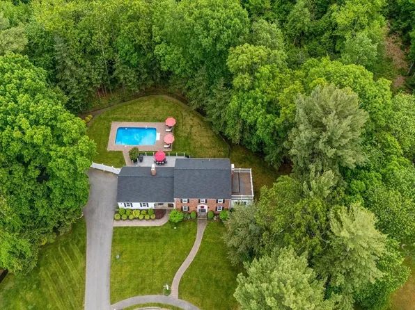 16 Jordan Rd, Lynnfield, MA 01940