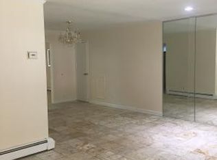 25 Chadwick Rd, Great Neck, NY 11023