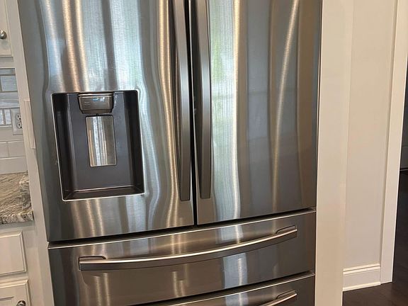 5th image of 905 Charleston Loop