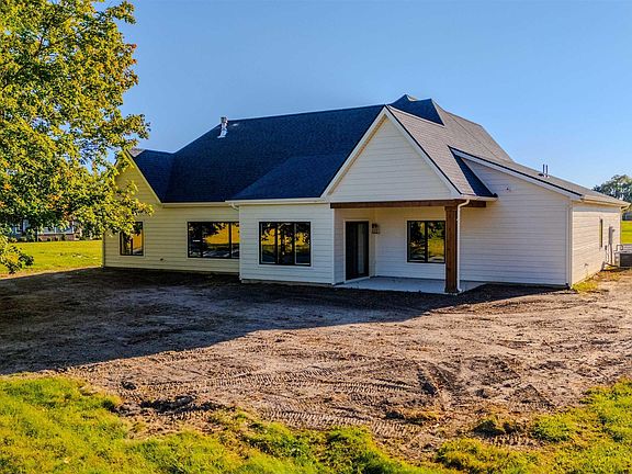 3rd image of 12 Creekside Ln