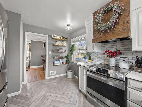 5th image of 3194 Mountview Rd