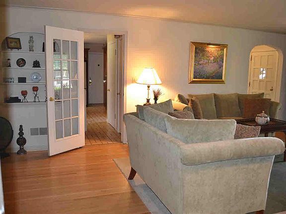 5th image of 2820 Greenleaf Blvd