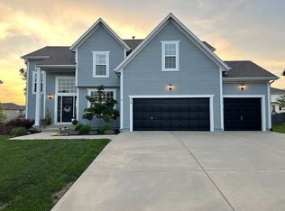319 S Stonecrest Rd, Olathe, KS 66061