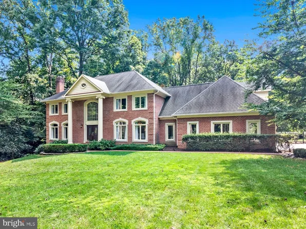 11317 Beach Mill Rd, Great Falls, VA 22066