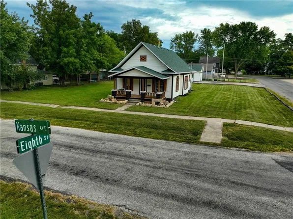 711 Kansas Ave, Hiawatha, KS 66434