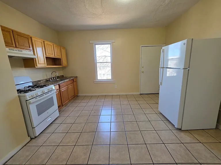 33 Dickerman St #4A — Photo 1