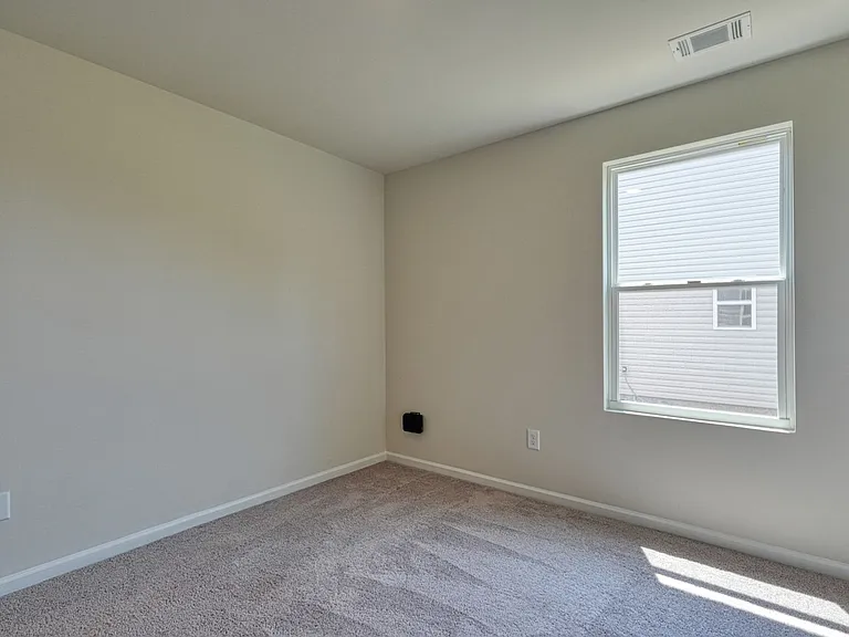 220 Ingleby Rd — Photo 12