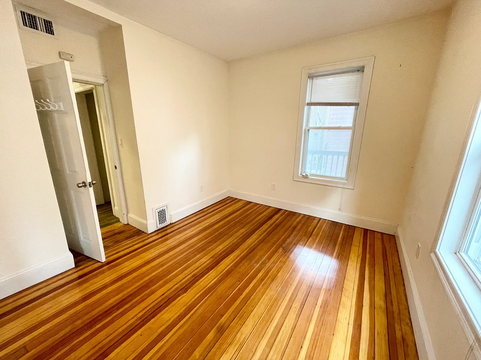 3 bed, 1200 sqft, $3,600 — Photo 4