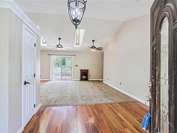 5th image of 1905 Lakeside Dr